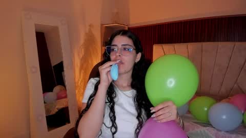 Niah  You can call me Ni or cutie haha online show from 04-07-26, 09:04