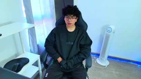 Nicolas online show from 01-20-25, 04:23