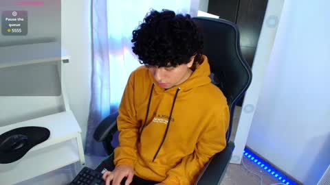 Nicolas online show from 01-22-25, 07:03