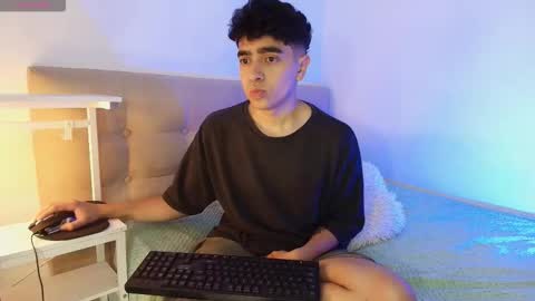 Nicolas online show from 10-26-25, 05:02