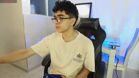 Nicolas online show from 11-11-25, 03:06