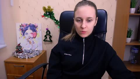 Snapshot of _nicole_new chatting on 12-28-24, 12:24 Nica online show from 12-28-24, 12:24