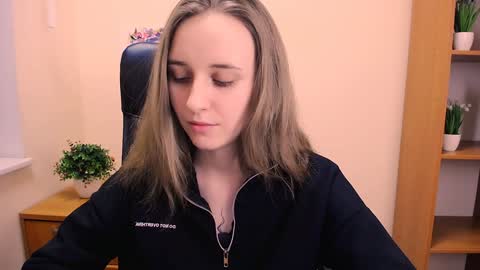 Snapshot of _nicole_new chatting on 01-19-25, 03:21 Nica online show from 01-19-25, 03:21