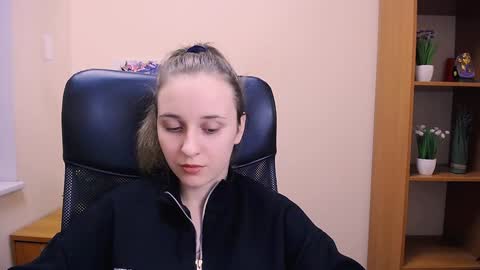 Snapshot of _nicole_new chatting on 01-24-25, 10:21 Nica online show from 01-24-25, 10:21