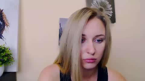 Snapshot of _nicole_new chatting on 06-25-26, 10:09 Nica online show from 06-25-26, 10:09