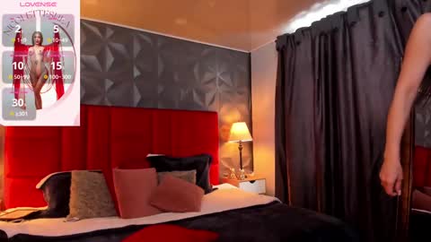 _nicoletteshea_ online show from 02-25-25, 09:13