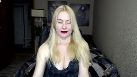 Donella    online show from 02-18-25, 08:14