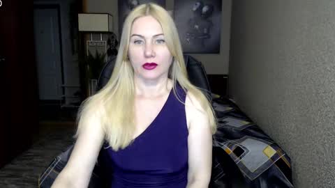 Donella    online show from 02-19-25, 08:52