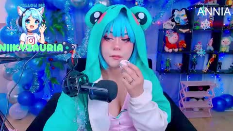 niiky online show from 12-21-25, 04:14