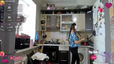 Nika online show from 10-31-25, 12:17