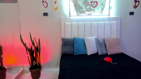 Snapshot of _nina_sweet chatting on 02-14-25, 12:03 online show from 02-14-25, 12:03