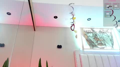 Snapshot of _nina_sweet chatting on 02-14-25, 06:08 online show from 02-14-25, 06:08