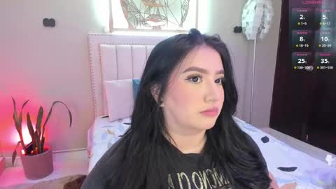 Snapshot of _nina_sweet chatting on 09-18-25, 12:07 online show from 09-18-25, 12:07