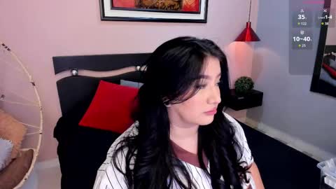 Snapshot of _nina_sweet chatting on 09-19-25, 11:33 online show from 09-19-25, 11:33