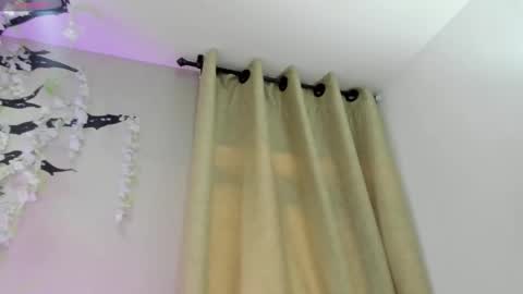 Snapshot of _nina_sweet chatting on 09-28-25, 11:59 online show from 09-28-25, 11:59