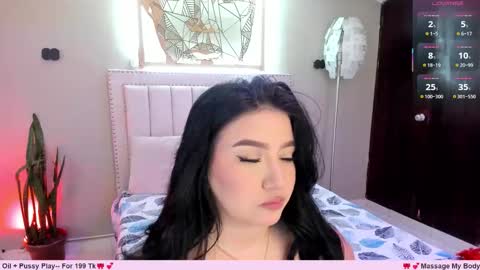 Snapshot of _nina_sweet chatting on 10-17-25, 12:08 online show from 10-17-25, 12:08