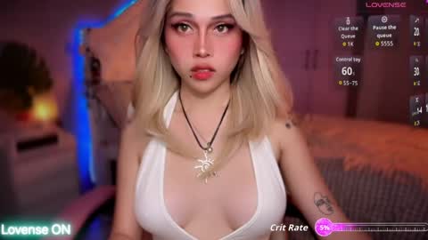 Snapshot of _nippleticklexxx chatting on 05-06-26, 05:18 Lily online show from 05-06-26, 05:18
