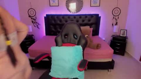 Olivia jones online show from 02-04-26, 12:00