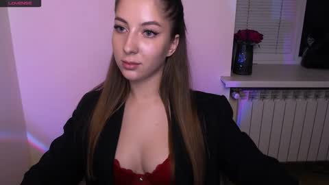 Snapshot of _oliviax_ chatting on 10-11-25, 12:43 Olivia online show from 10-11-25, 12:43