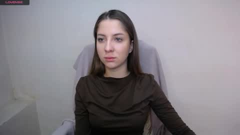 Snapshot of _oliviax_ chatting on 11-21-25, 10:14 Olivia online show from 11-21-25, 10:14