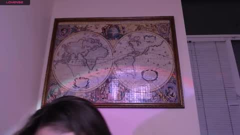 Snapshot of _oliviax_ chatting on 12-05-25, 01:31 Olivia online show from 12-05-25, 01:31