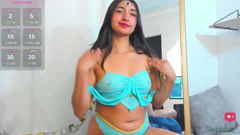 Snapshot of _orquidea_ chatting on 10-22-25, 01:55 Orquidea online show from 10-22-25, 01:55