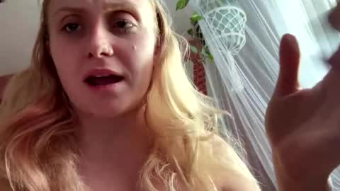 _peaceoutgirlscout_ online show from 11-30-25, 09:19