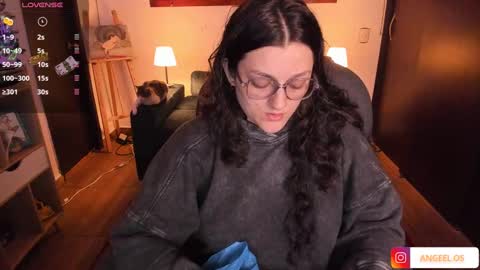 Snapshot of _peach__ chatting on 12-27-24, 03:20 violeta ig online show from 12-27-24, 03:20