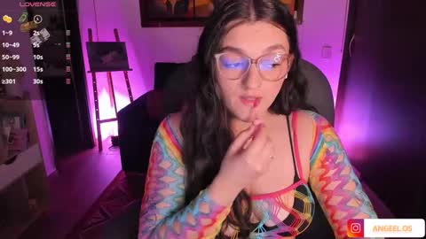 Snapshot of _peach__ chatting on 01-26-25, 01:20 violeta ig online show from 01-26-25, 01:20