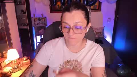 Snapshot of _peach__ chatting on 03-11-25, 03:37 violeta ig online show from 03-11-25, 03:37