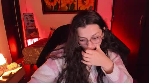 Snapshot of _peach__ chatting on 09-30-25, 04:06 violeta ig online show from 09-30-25, 04:06