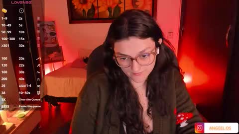 Snapshot of _peach__ chatting on 10-06-25, 04:43 violeta ig online show from 10-06-25, 04:43