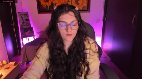 Snapshot of _peach__ chatting on 11-23-25, 02:55 violeta ig online show from 11-23-25, 02:55