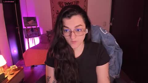 Snapshot of _peach__ chatting on 02-23-26, 03:59 violeta ig online show from 02-23-26, 03:59