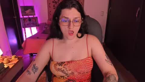 Snapshot of _peach__ chatting on 02-28-26, 04:35 violeta ig online show from 02-28-26, 04:35