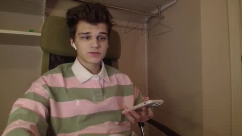 Willie online show from 04-22-26, 07:04