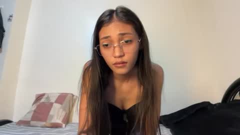 Snapshot of _petitechloe chatting on 06-14-26, 11:23 _petitechloe online show from 06-14-26, 11:23