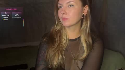  HADLY today day-off see u online 0112  online show from 12-15-25, 01:59