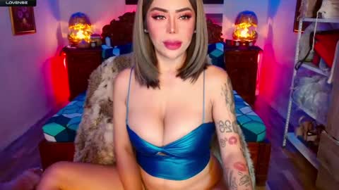Snapshot of _queengoddess_ chatting on 06-05-26, 06:31 Hi my name is selinaim glad to meet everyone here online show from 06-05-26, 06:31