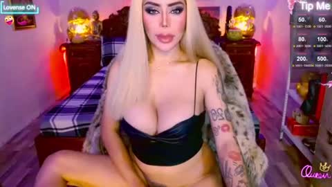 Snapshot of _queengoddess_ chatting on 06-28-26, 04:07 Hi my name is selinaim glad to meet everyone here online show from 06-28-26, 04:07