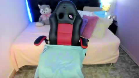 Snapshot of _rachel_jones_ chatting on 07-17-26, 12:50 Rachel Jones online show from 07-17-26, 12:50