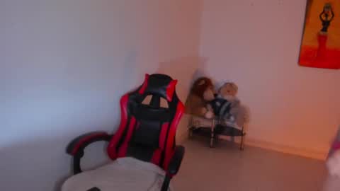 Snapshot of _rachell1 chatting on 09-24-25, 02:53 Stefany online show from 09-24-25, 02:53