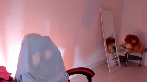 Snapshot of _rachell1 chatting on 10-18-25, 11:33 Stefany online show from 10-18-25, 11:33