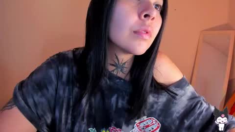 Snapshot of _rachell1 chatting on 11-25-25, 10:48 Stefany online show from 11-25-25, 10:48