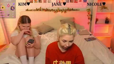Merlizz Eva Jane Mila Nicole  left to right  online show from 05-27-26, 01:57
