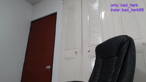 Snapshot of _real_bad_herb chatting on 09-25-25, 04:27 Alejandra online show from 09-25-25, 04:27