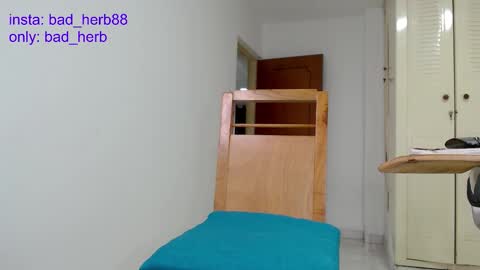 Snapshot of _real_bad_herb chatting on 11-17-25, 11:10 Alejandra online show from 11-17-25, 11:10