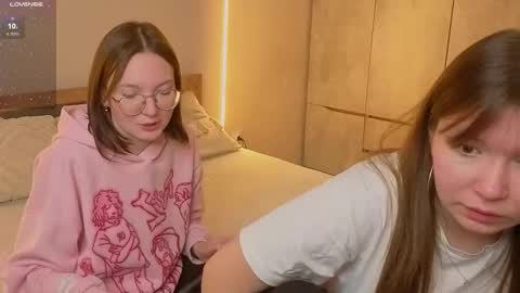 Snapshot of _reverse_gang_ chatting on 10-28-25, 02:26 LISSAPVT IS OPEN online show from 10-28-25, 02:26