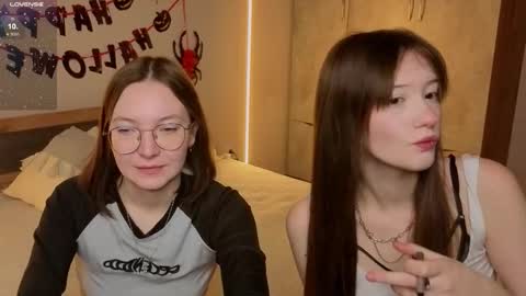 Snapshot of _reverse_gang_ chatting on 10-29-25, 03:53 LISSAPVT IS OPEN online show from 10-29-25, 03:53