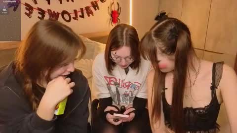 Snapshot of _reverse_gang_ chatting on 10-31-25, 07:26 LISSAPVT IS OPEN online show from 10-31-25, 07:26